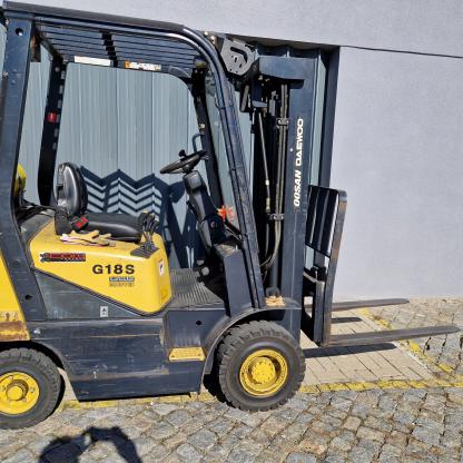 Empilhador Doosan Daewoo - triplex e deslocador lateral