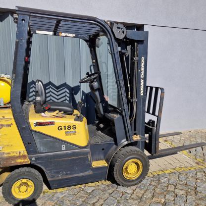 Empilhador Doosan Daewoo - triplex e deslocador lateral